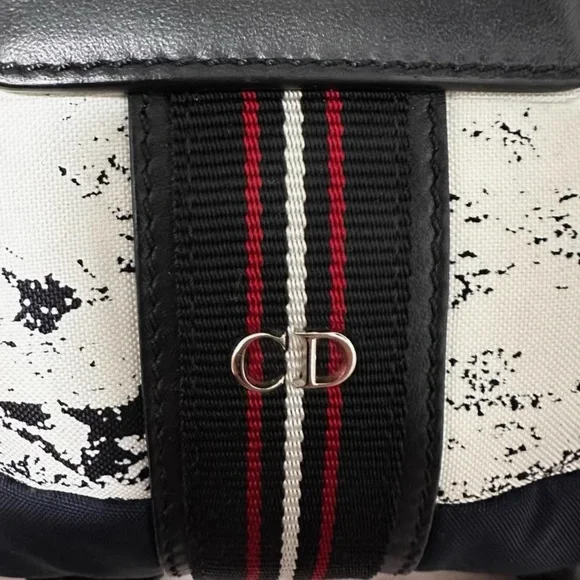 ✨Dior Black navy and White Backpack 100% authentic 
Men and women can both use - Picture 4 of 9